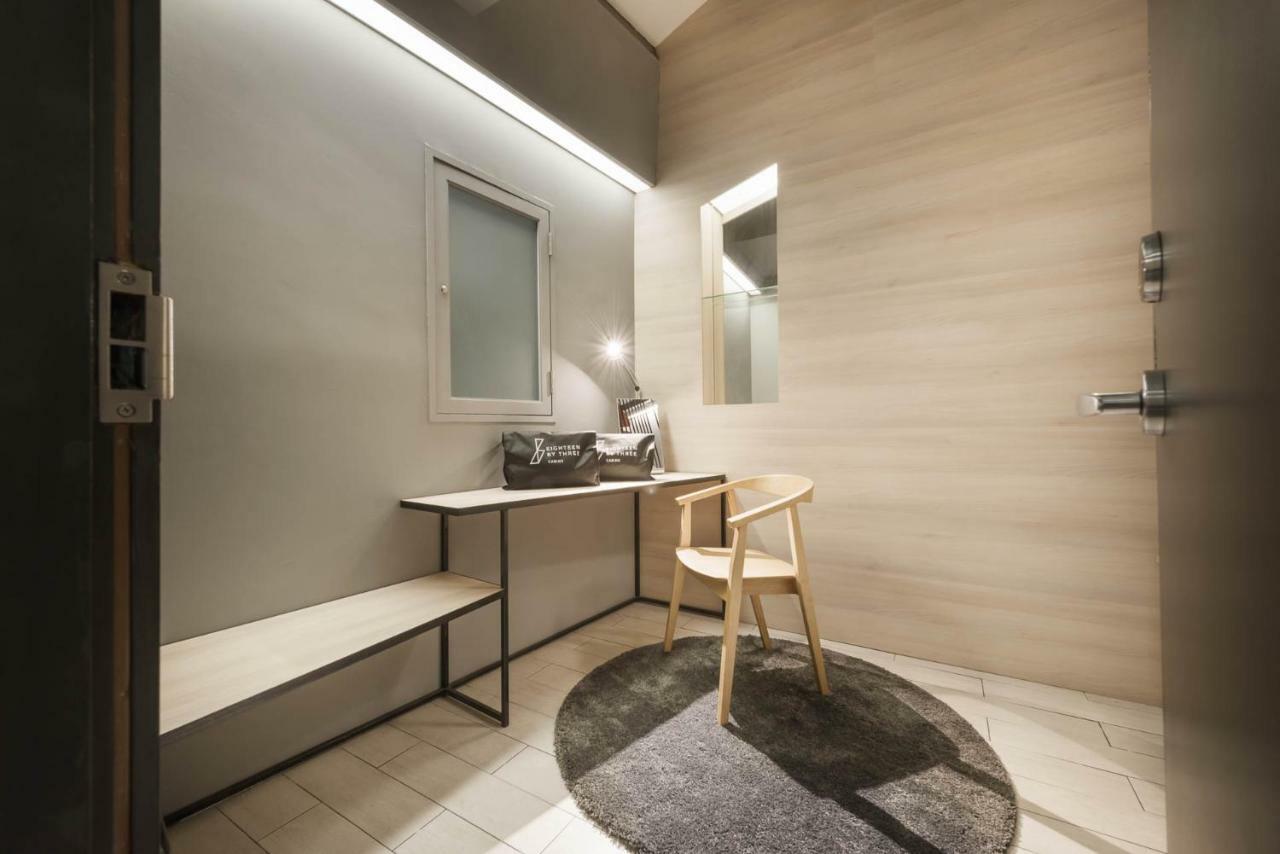 Capsule hotel Eighteen By Three