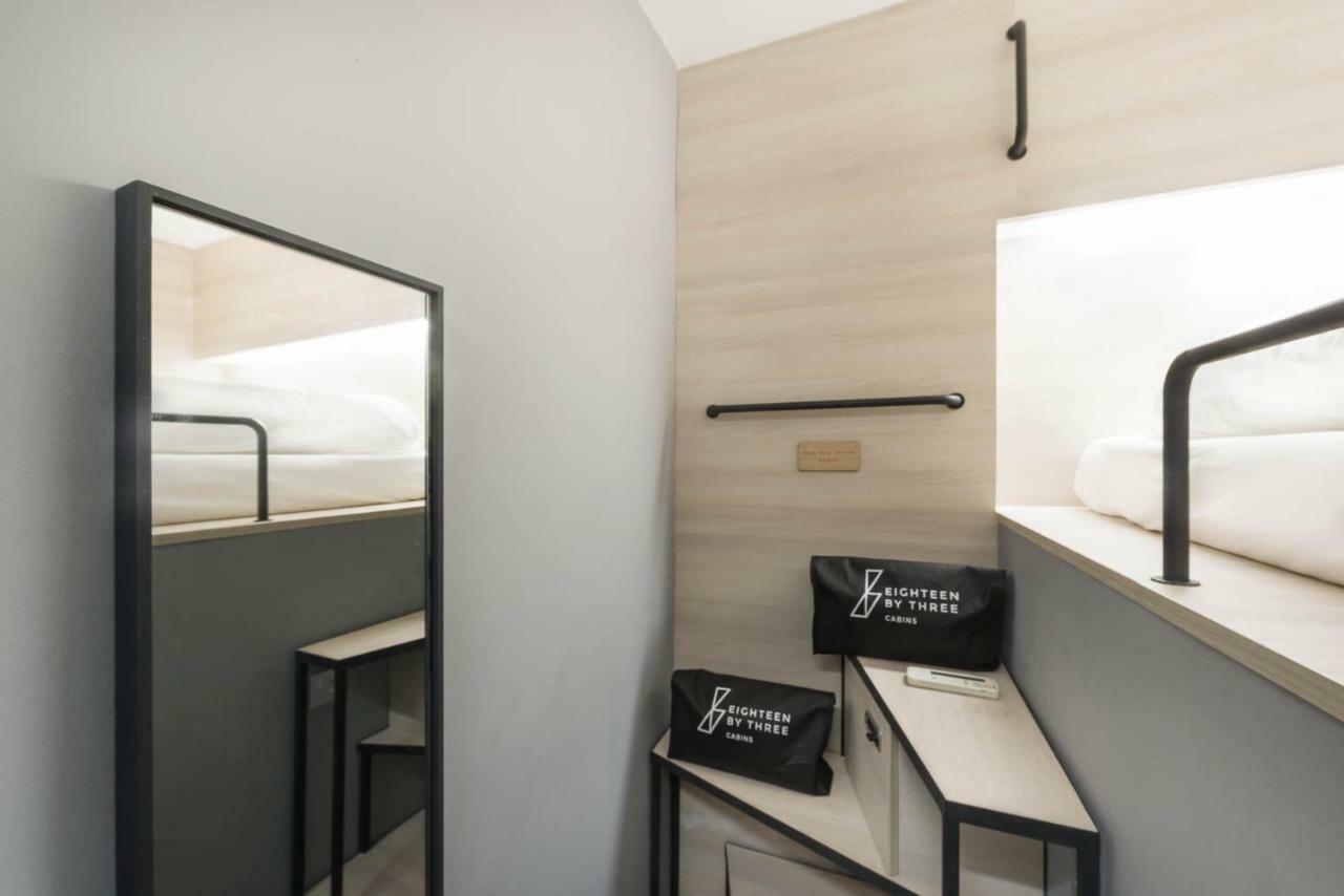 Capsule hotel Eighteen By Three Singapore