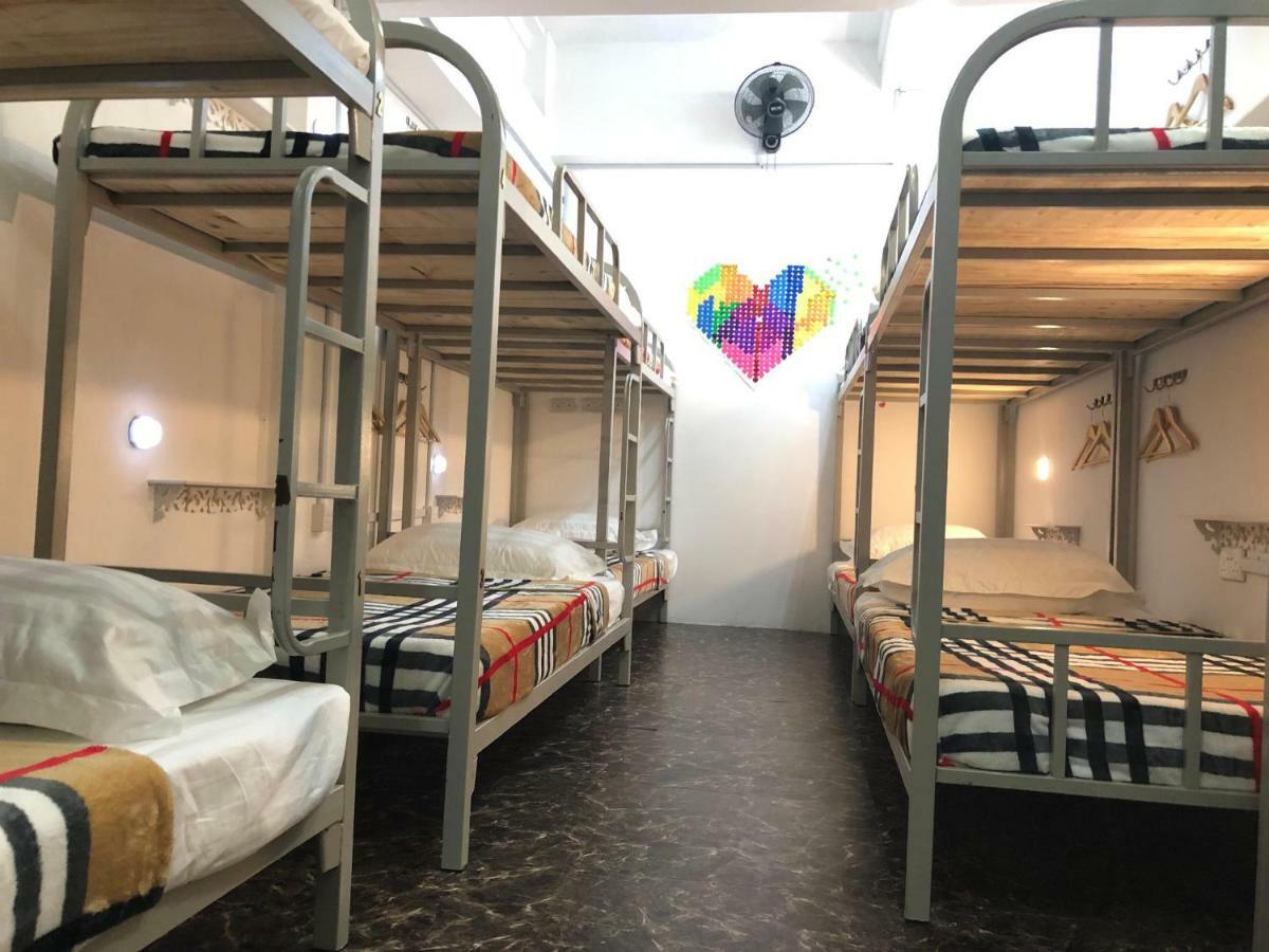 Hostel Oss Backpackers *