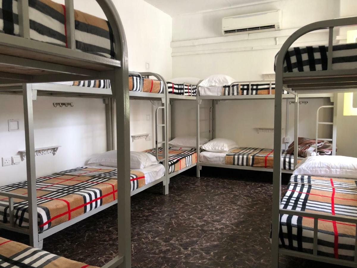 Oss Backpackers Hostel *