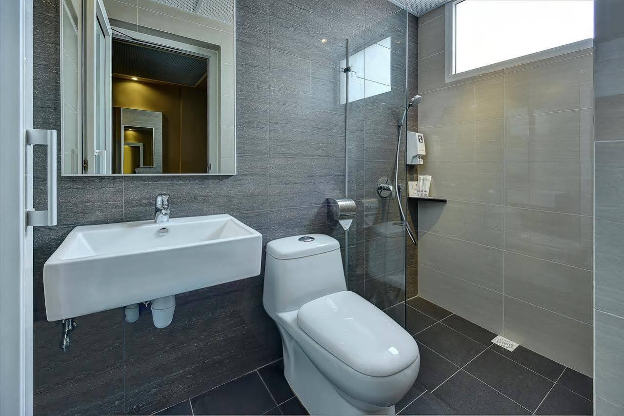 Ibis Budget Crystal Singapore