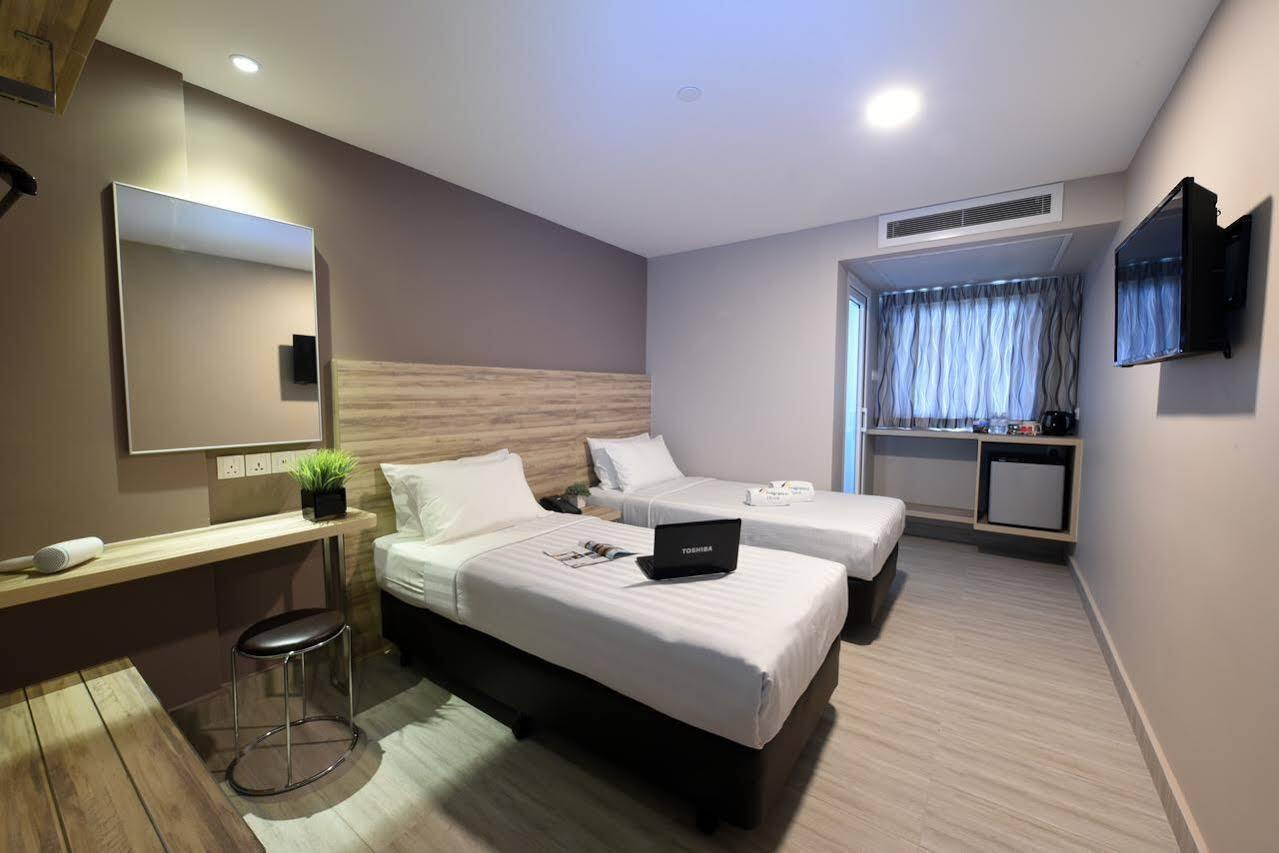 Ibis Budget Crystal 2*