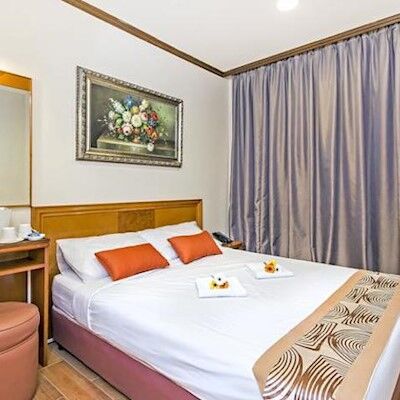 81 Premier Hollywood Singapore