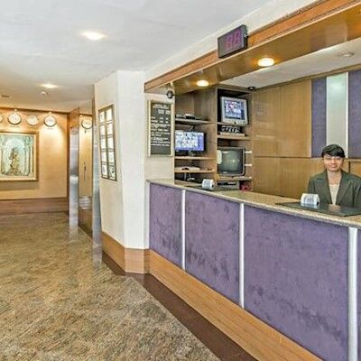 81 Premier Hollywood 2*