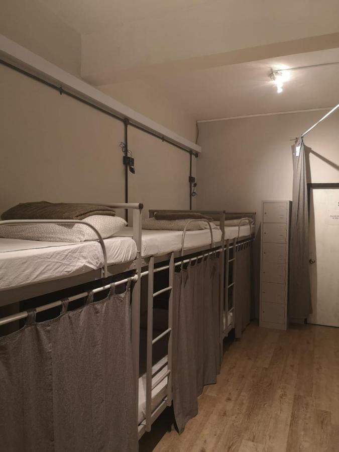 Hostel Urban Hostel *