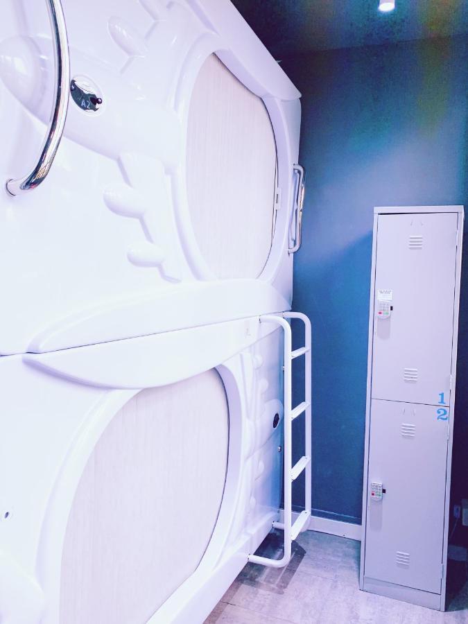 Capsule hotel Met A Space Pod @ Boat Quay