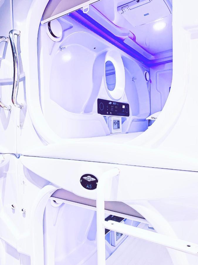 Capsule hotel Met A Space Pod @ Boat Quay Singapore