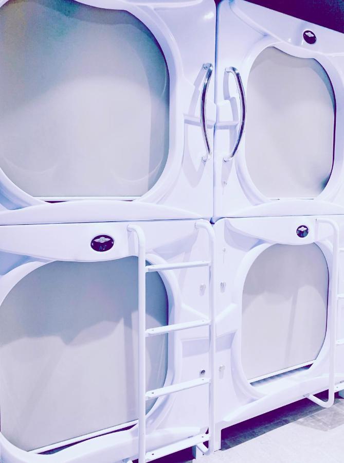 Met A Space Pod @ Boat Quay Capsule hotel 2*