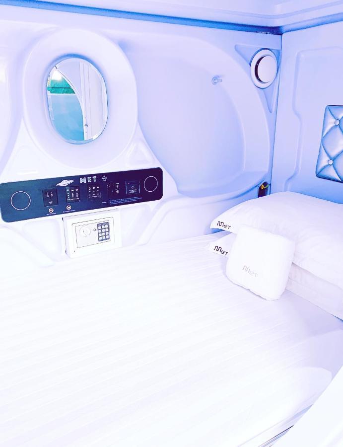 Capsule hotel Met A Space Pod @ Boat Quay 2*