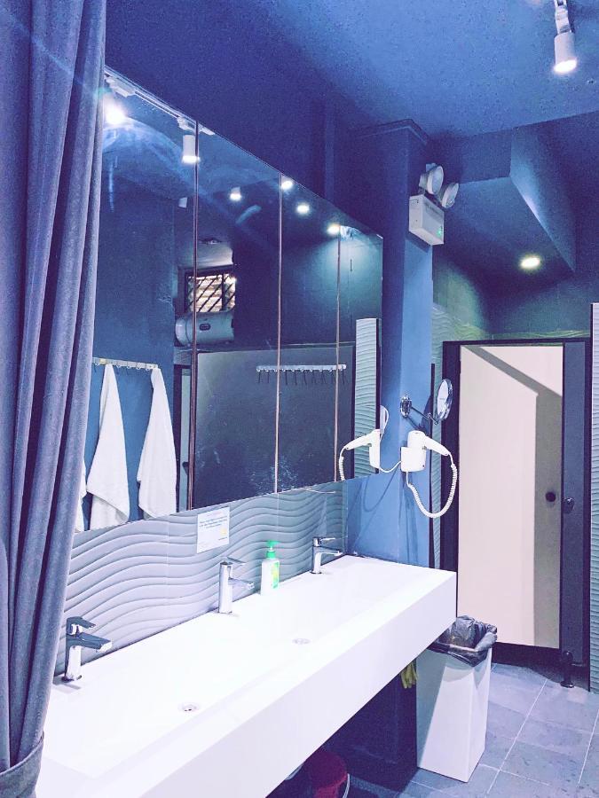 Met A Space Pod @ Boat Quay Capsule hotel Singapore