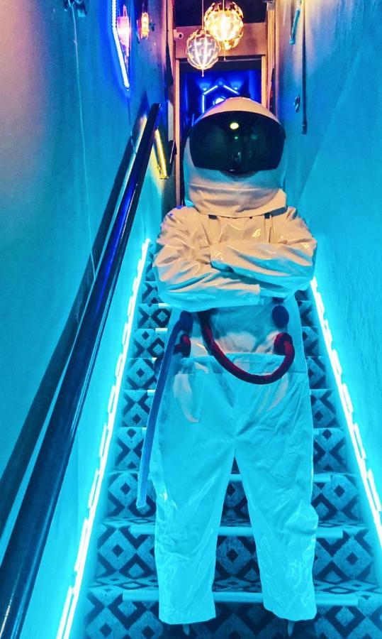 Capsule hotel Met A Space Pod @ Boat Quay 2*