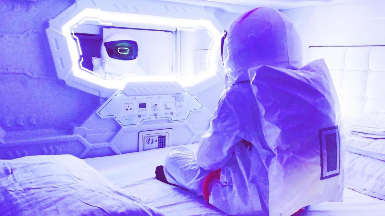 Met A Space Pod @ Boat Quay Capsule hotel Singapore