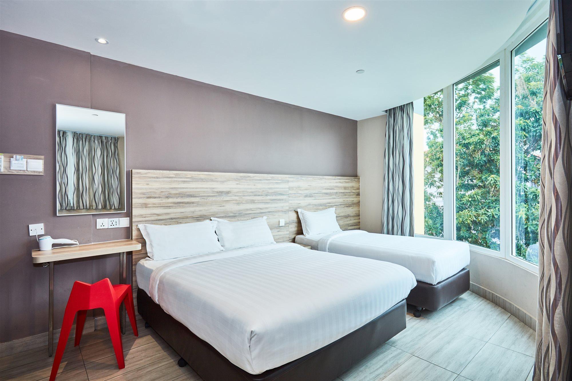 Ibis Budget Crystal Hotel 2*