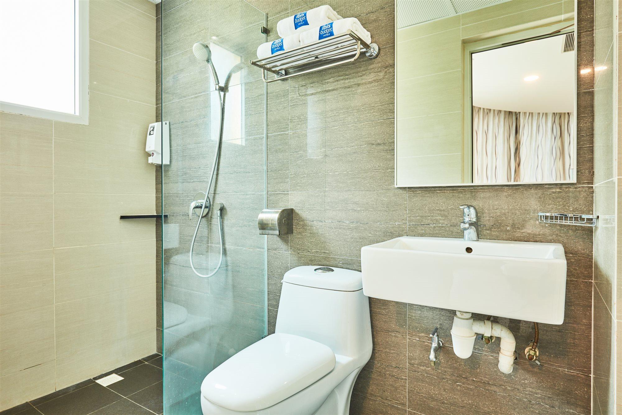Ibis Budget Crystal Hotel Singapore