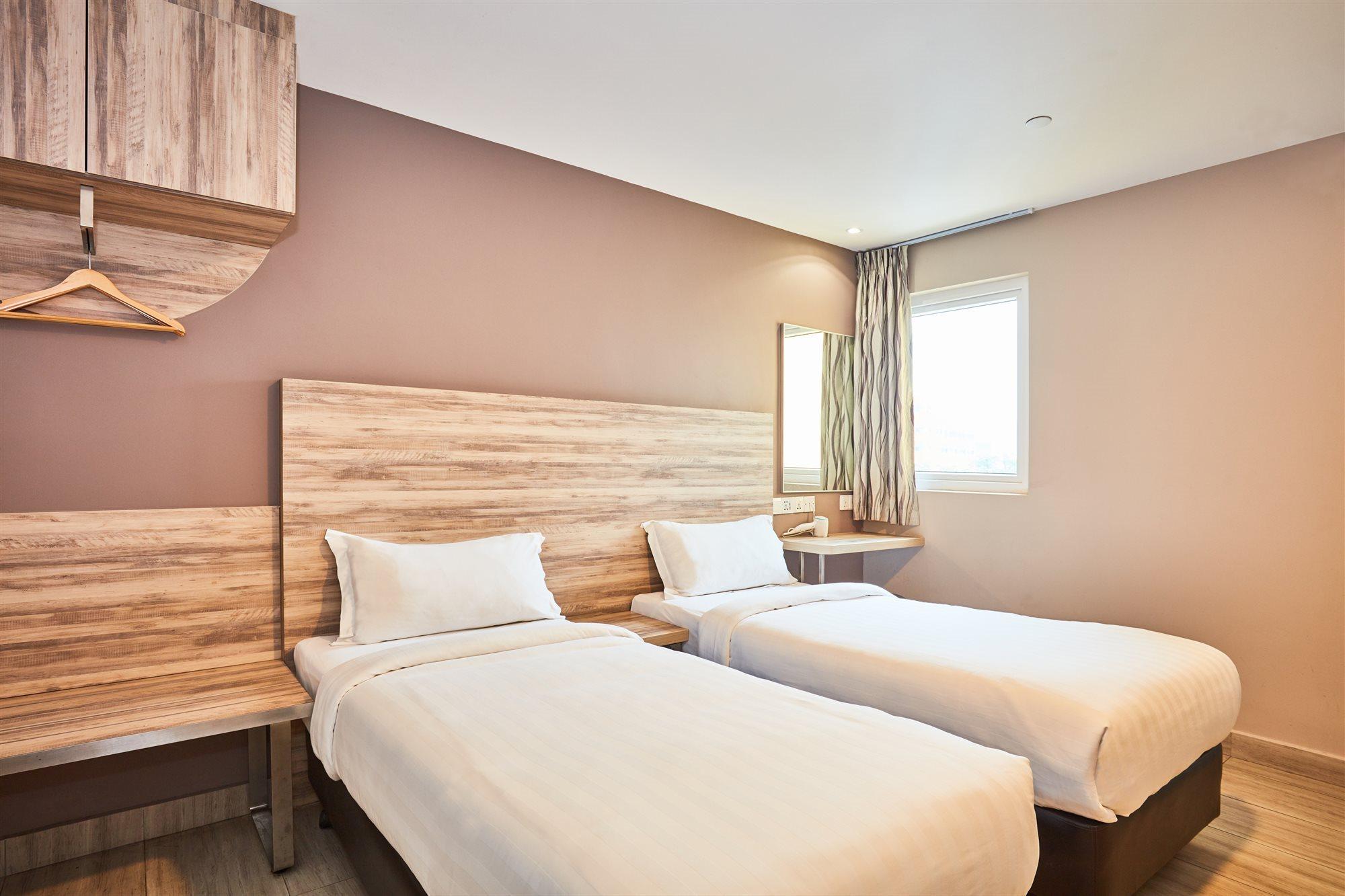 Ibis Budget Crystal Hotel 2*