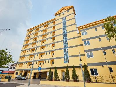 Ibis Budget Crystal Hotel 2*