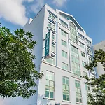 Hotel 81 Lucky