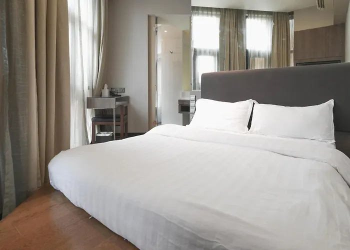 Amrise Hotel Kitchener, Check In 9Pm, Check Out 8Am