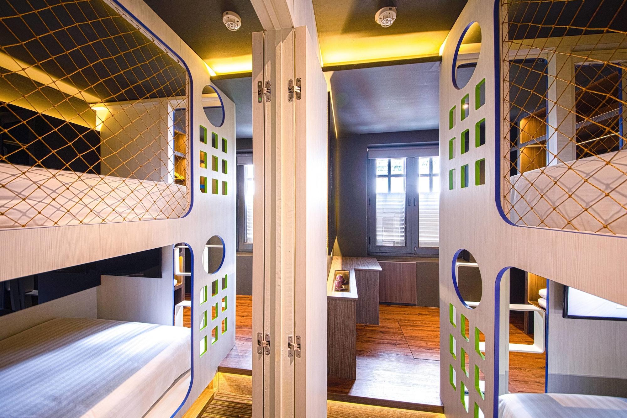 Capsule hotel Cube Family Boutique Capsule At Chinatown