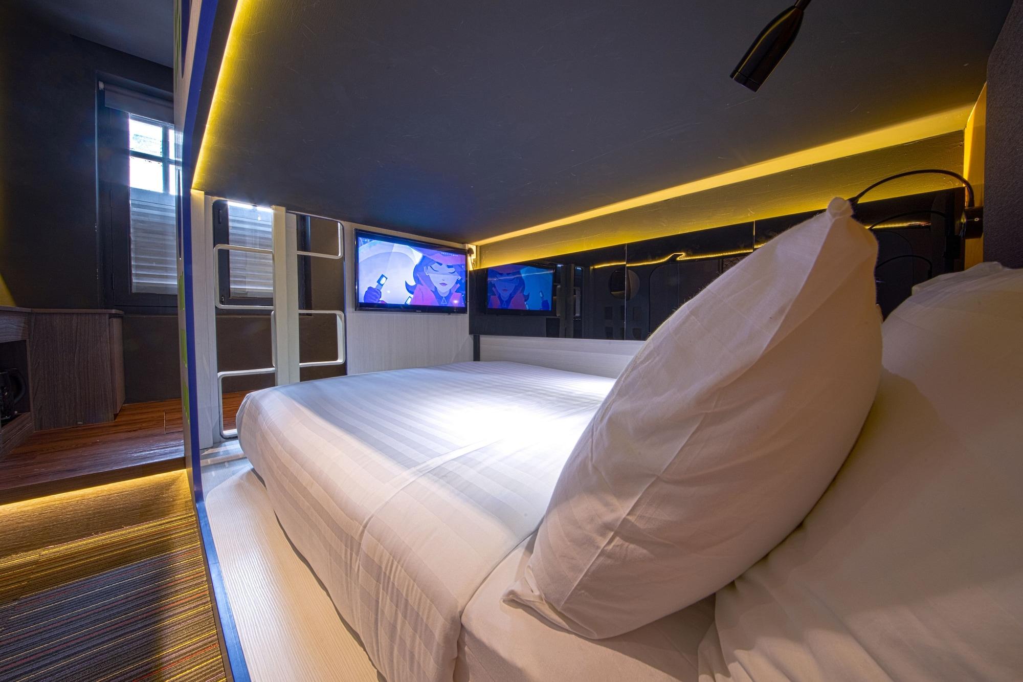 Cube Family Boutique Capsule At Chinatown Capsule hotel Singapore