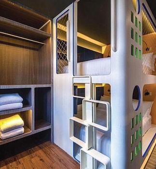 Cube Family Boutique Capsule At Chinatown Capsule hotel