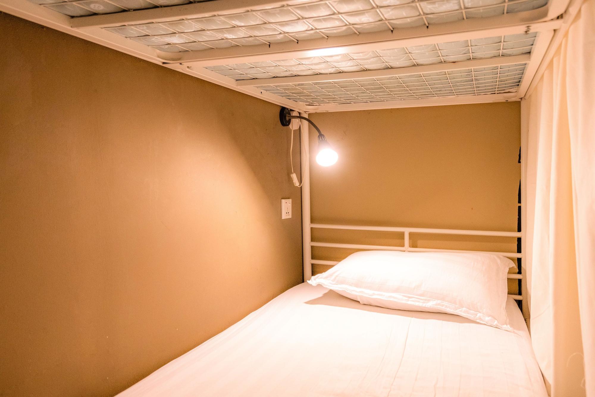 Hostel Beds & Dreams *