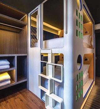 Cube Family Boutique Capsule At Chinatown Capsule hotel