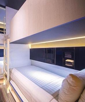 Cube Family Boutique Capsule At Chinatown Capsule hotel
