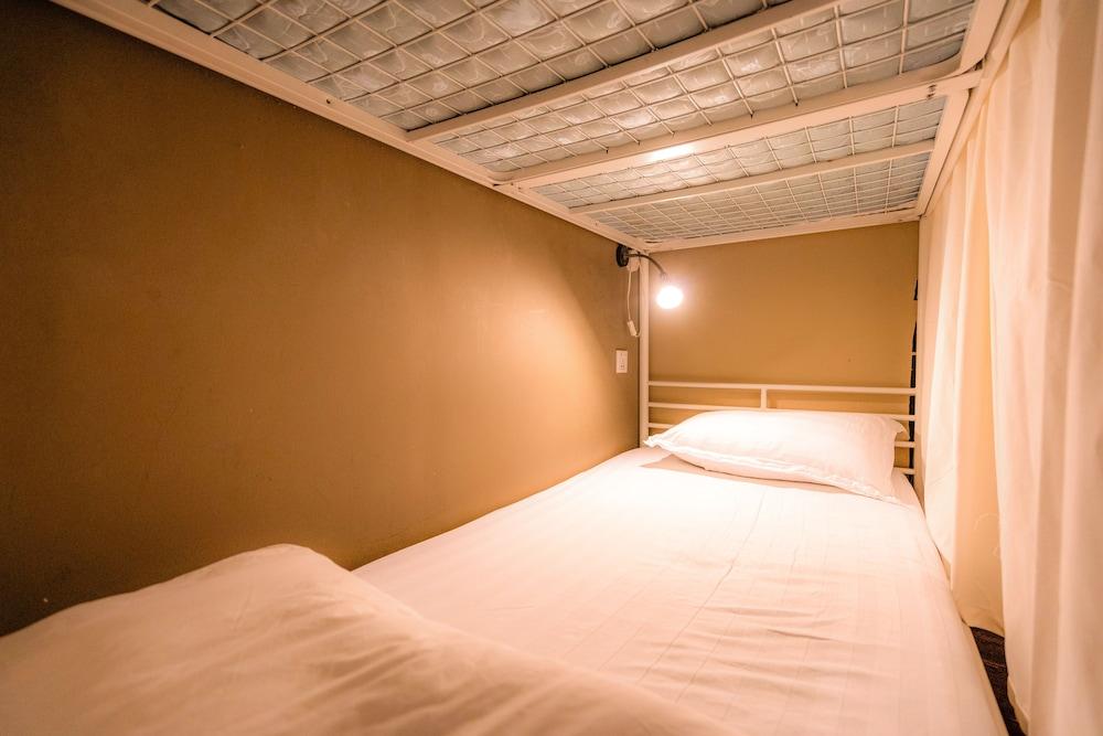 Beds & Dreams *