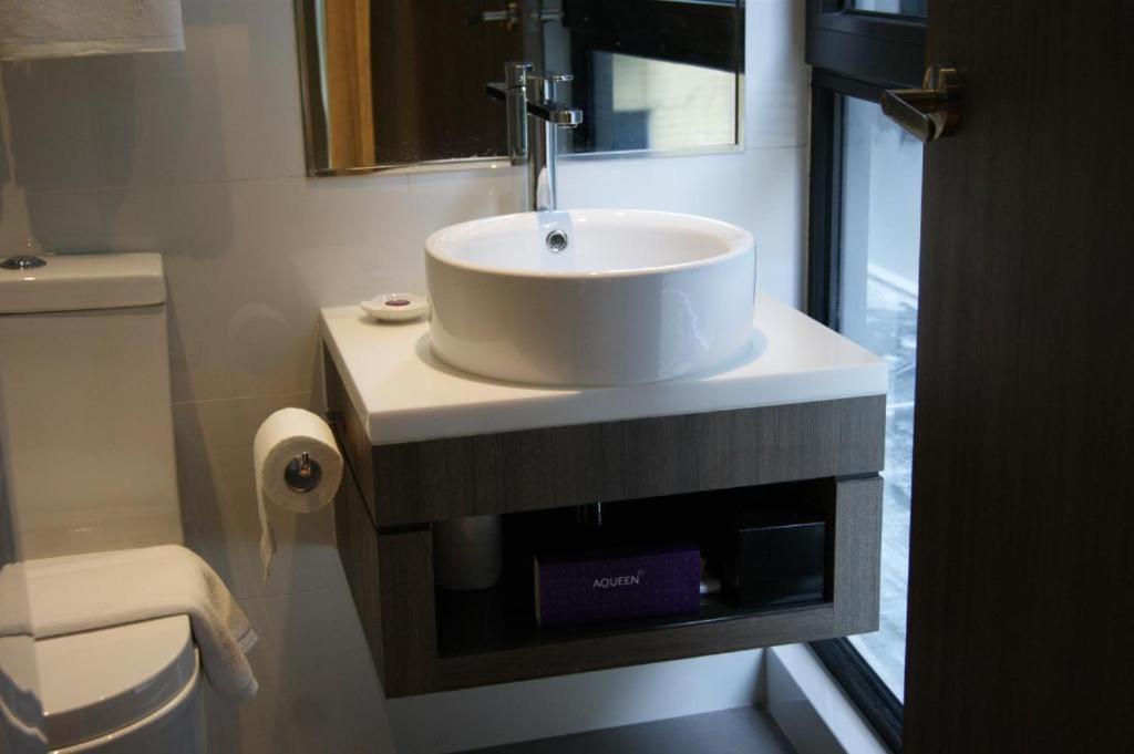 Hotel Amrise Kitchener