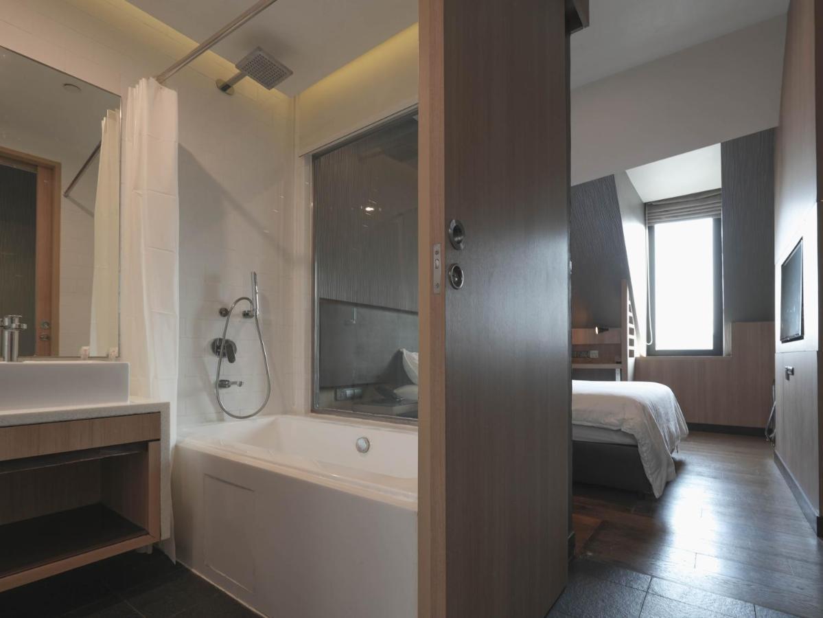 Amrise Kitchener Hotel
