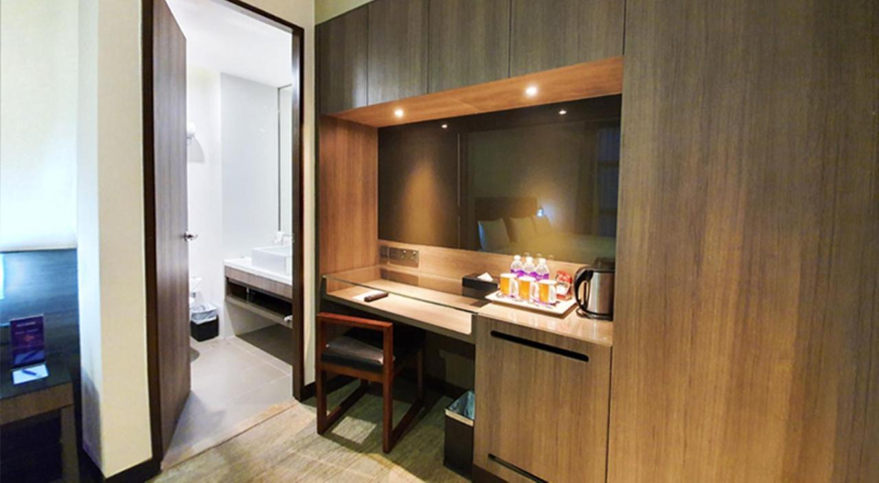 Amrise Kitchener Hotel 3*