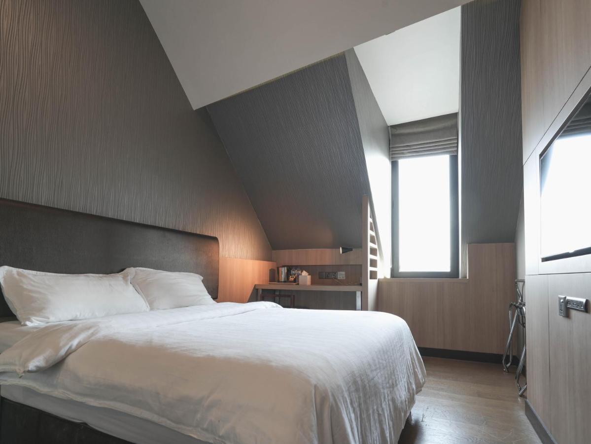 Amrise Kitchener Hotel