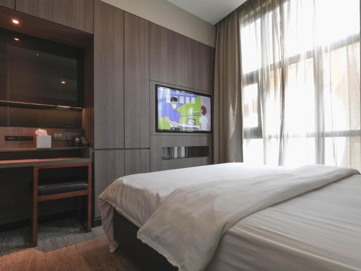 Hotel Amrise Kitchener, Check In 9pm, Check Out 8am Singapore
