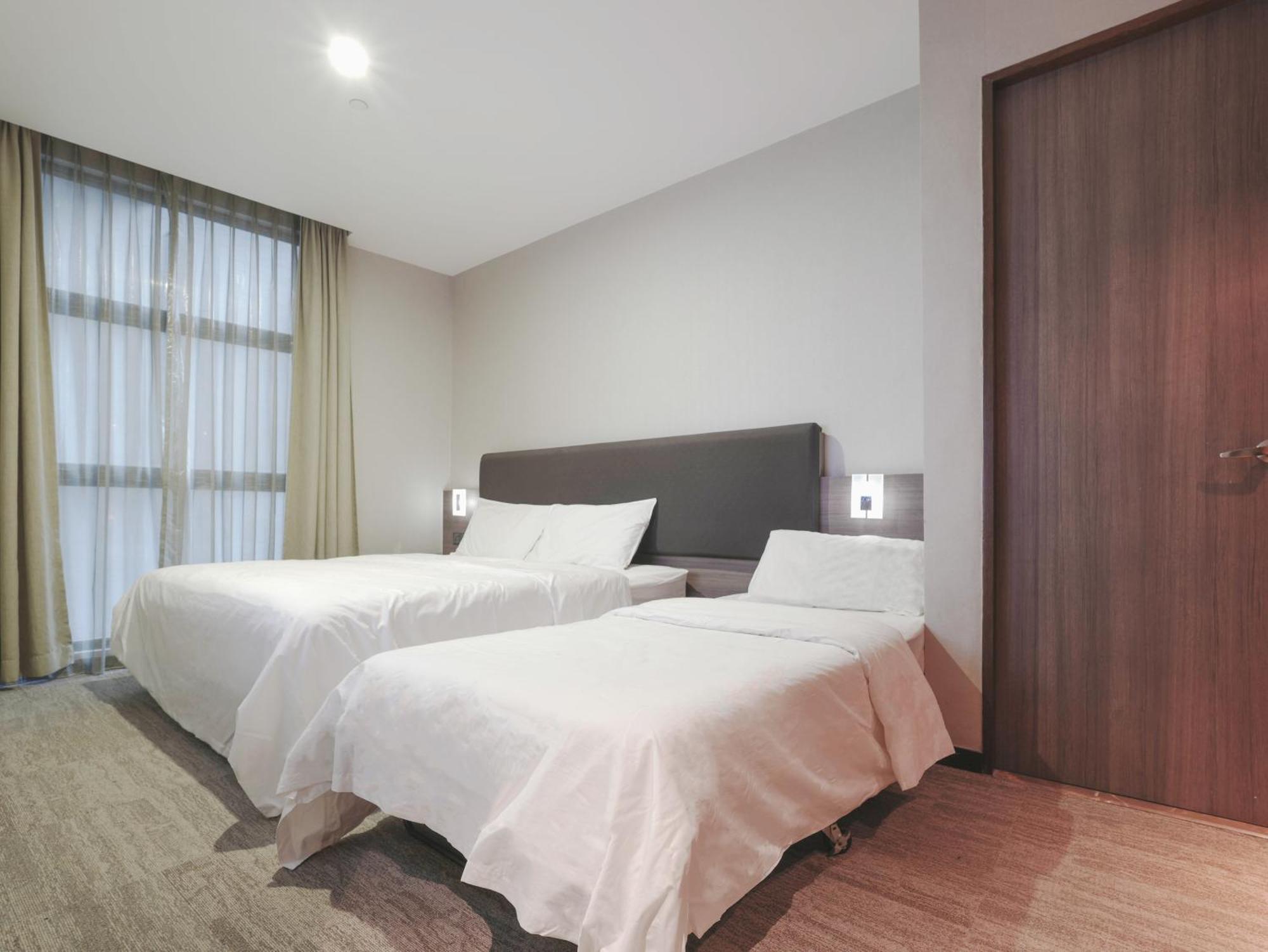 Amrise Kitchener Hotel
