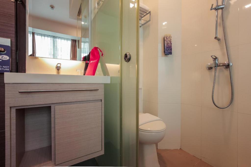 Hotel Reddoorz Premium @ Balestier