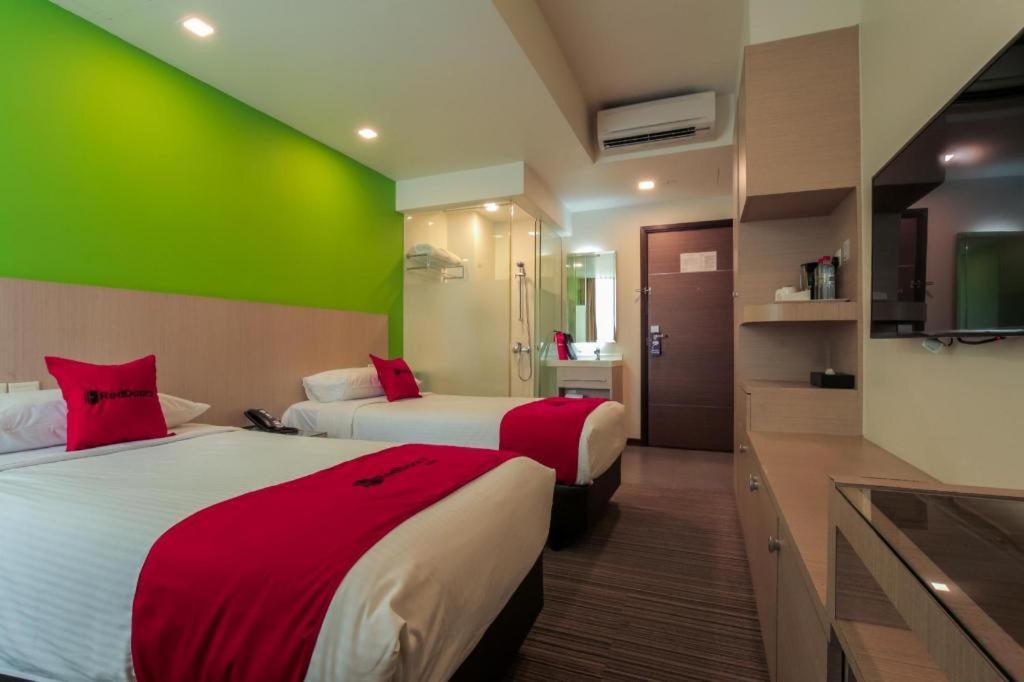 Reddoorz Premium @ Balestier Hotel 3*