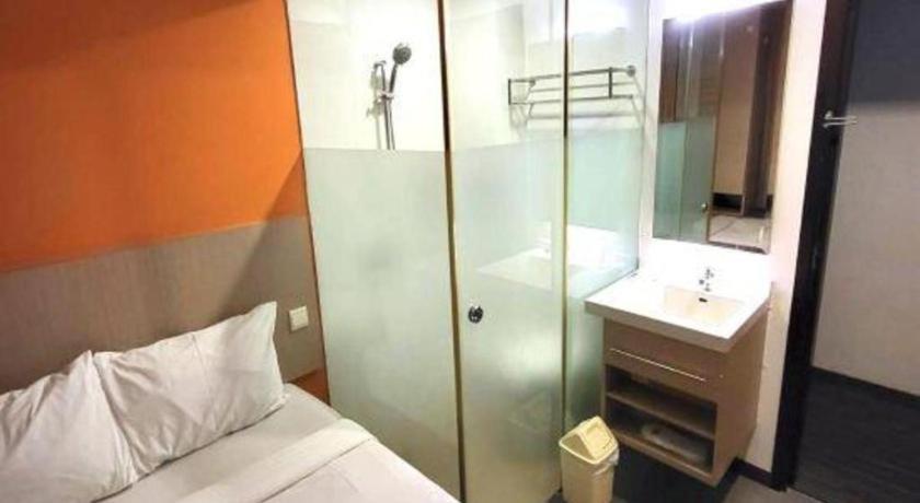 Hotel Reddoorz Premium @ Balestier Singapore