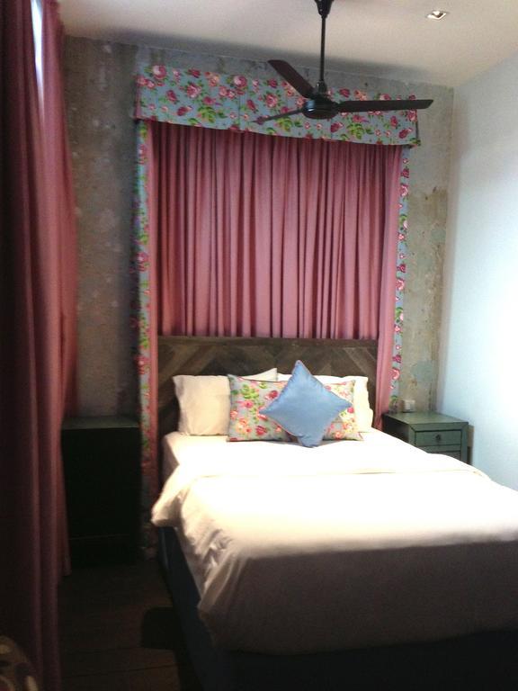 Rabbit Carrot Gun Aparthotel 2*