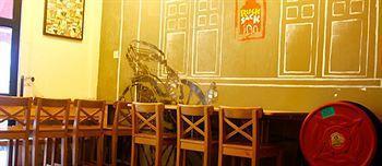 Beds & Dreams Hostel Singapore