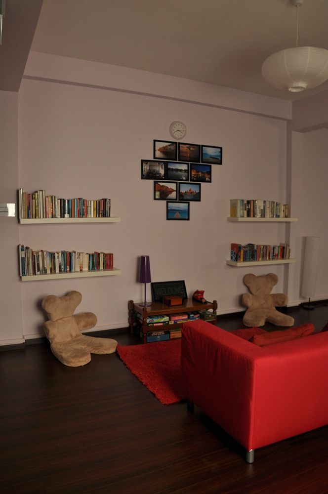 Gusti Hostel *
