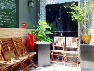 Moni Gallery Singapore