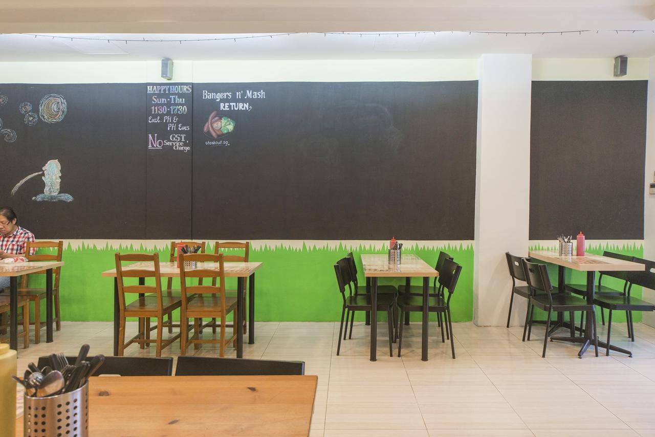 Reddoorz Plus @ Victoria Street Singapore