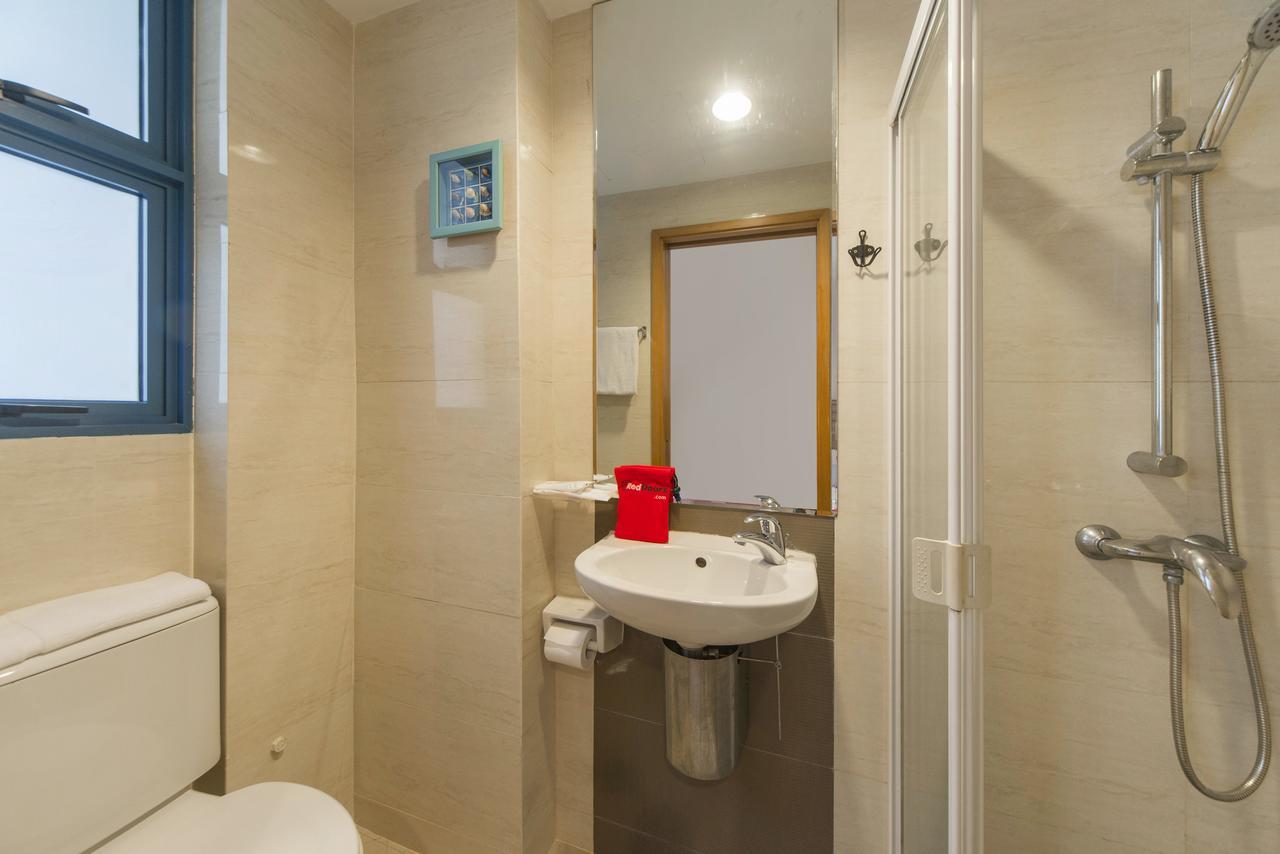 Reddoorz Plus @ Victoria Street 3*