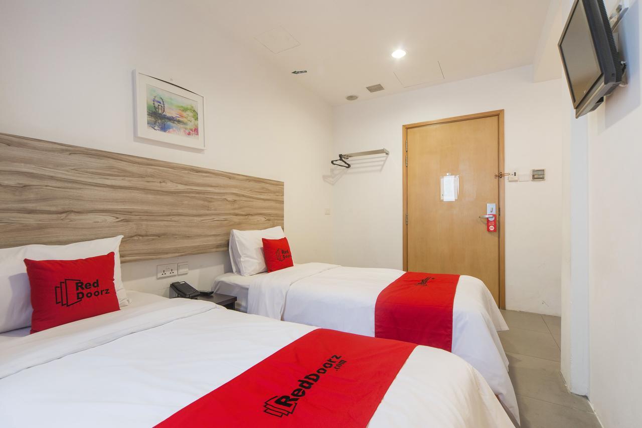 Reddoorz Plus @ Victoria Street
