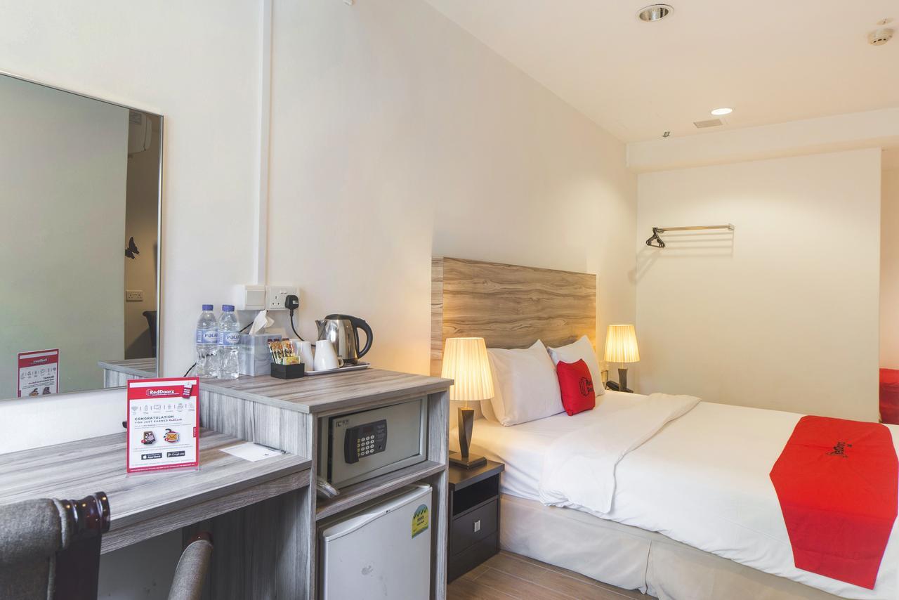 Reddoorz Plus @ Victoria Street 3*