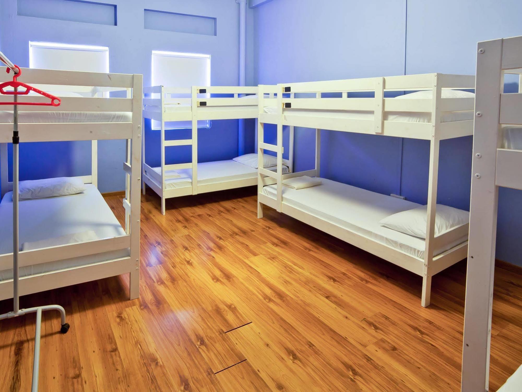 Gusti Hostel *