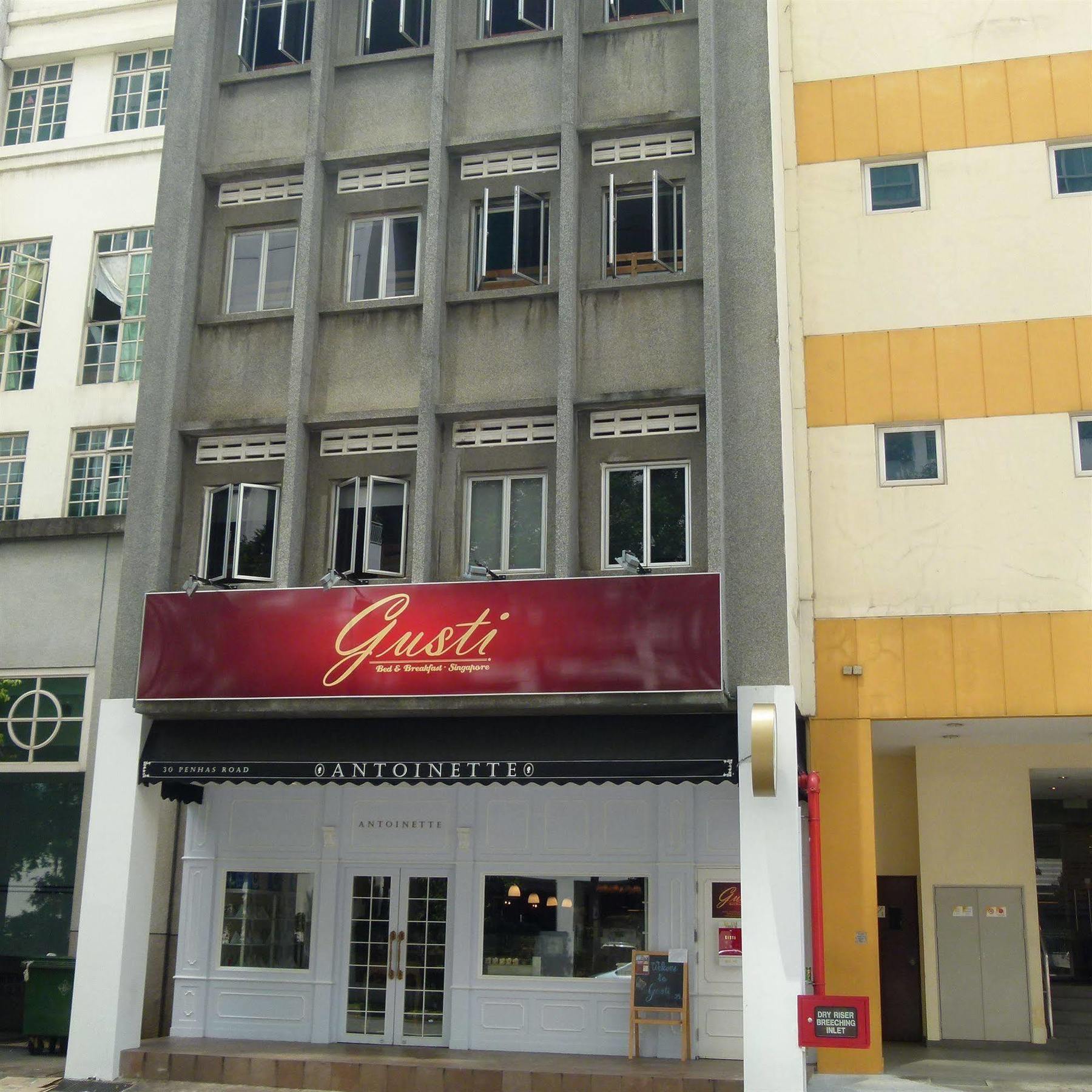 Gusti * Singapore