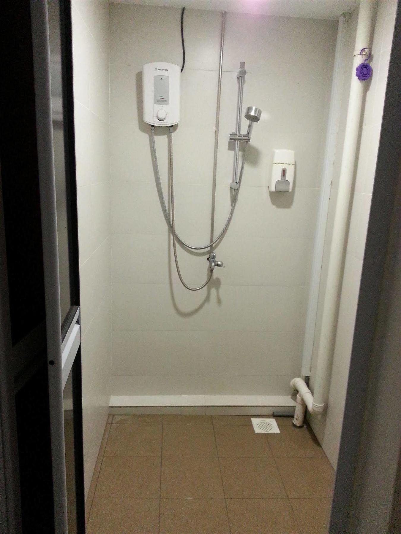 Gusti Hostel Singapore
