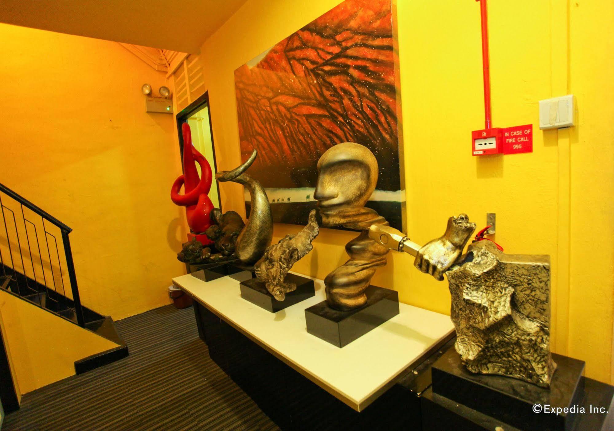 Moni Gallery